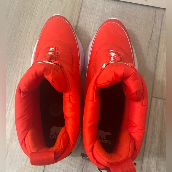 NWT Sorel red out and about puffy boot! - Picture 3 of 4